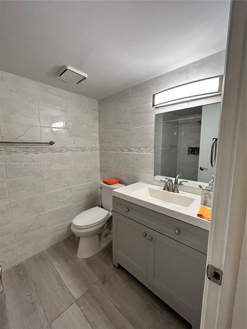 9421 Fontainebleau Blvd , Unit 202-35, Miami, FL 33172 Photo