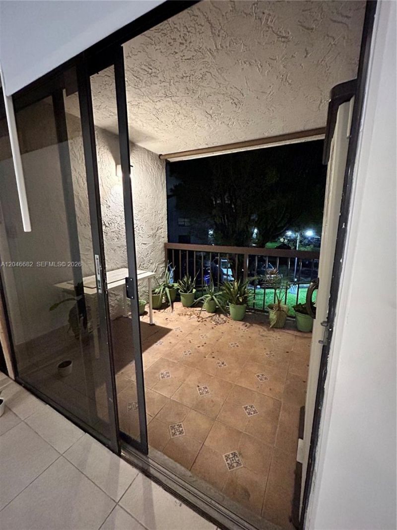 9421 Fontainebleau Blvd , Unit 202-35, Miami, FL 33172 Photo