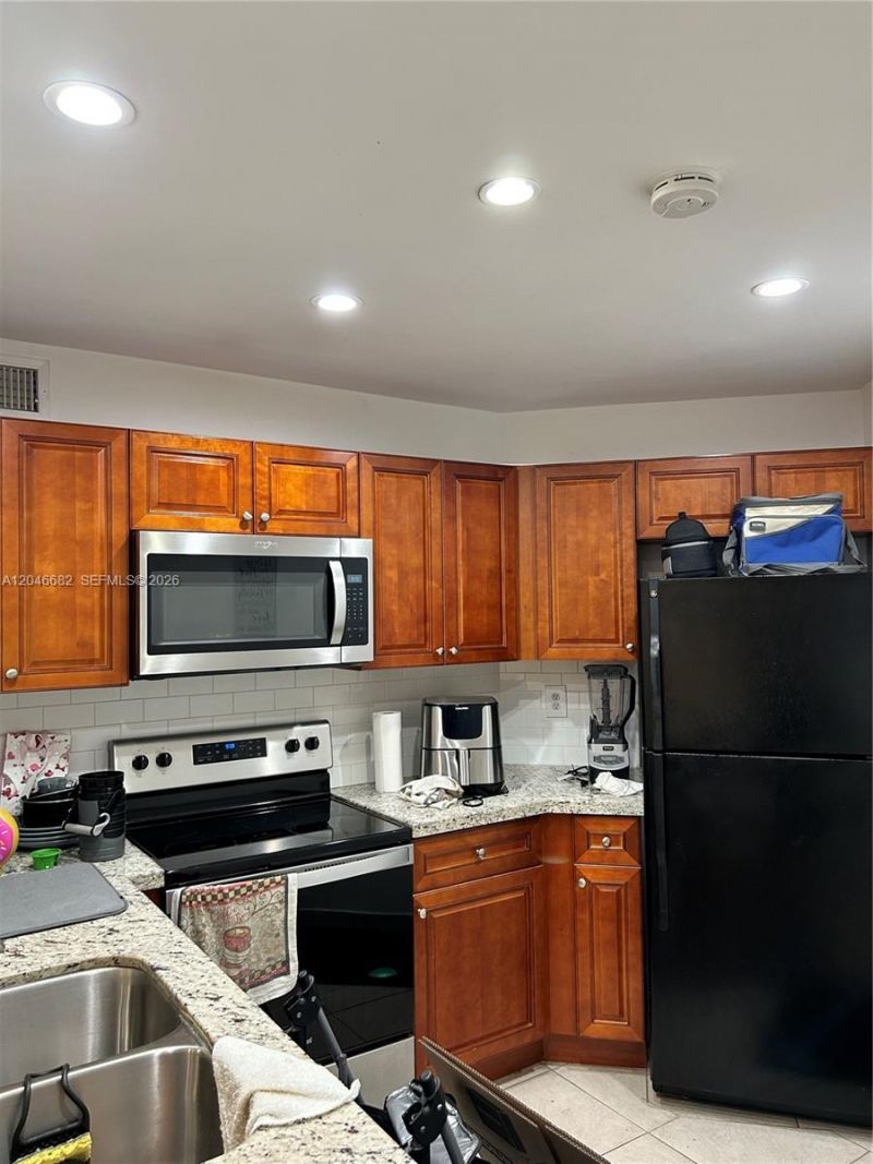 9421 Fontainebleau Blvd , Unit 202-35, Miami, FL 33172 Photo