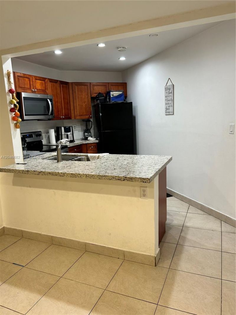 9421 Fontainebleau Blvd , Unit 202-35, Miami, FL 33172 Photo