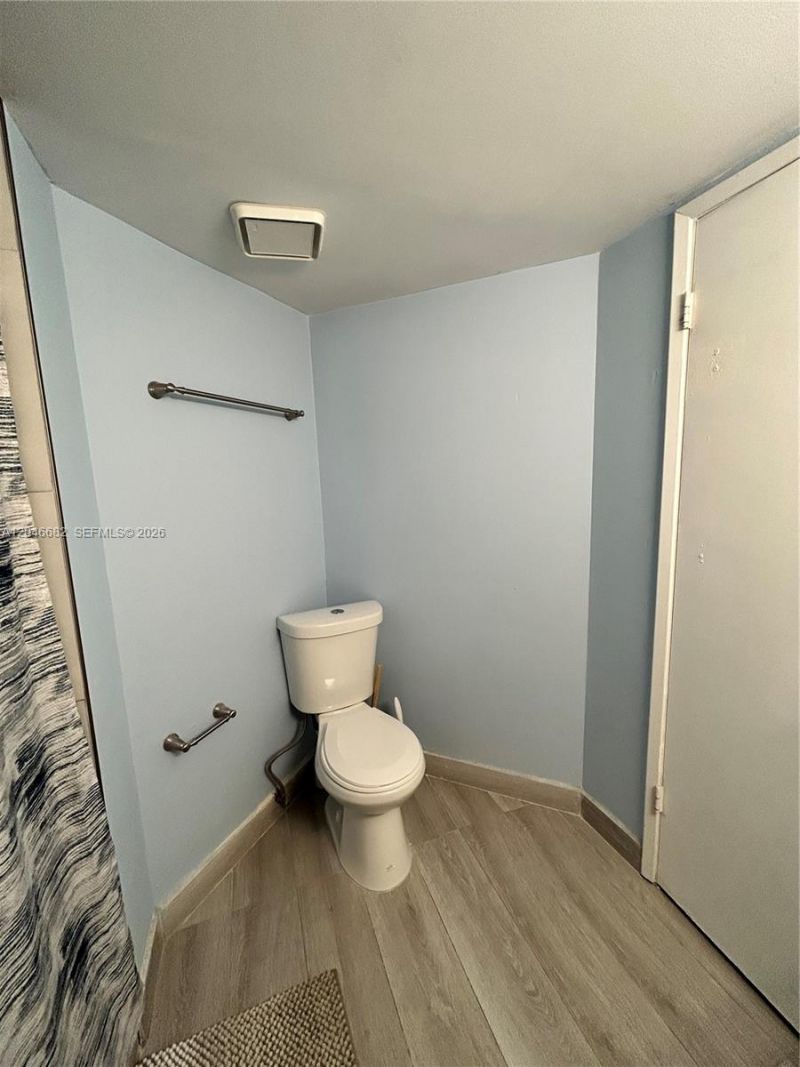 9421 Fontainebleau Blvd , Unit 202-35, Miami, FL 33172 Photo