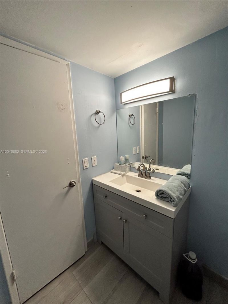9421 Fontainebleau Blvd , Unit 202-35, Miami, FL 33172 Photo