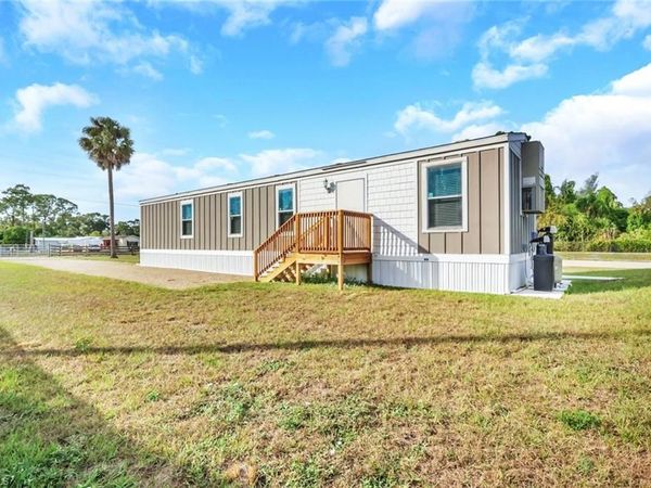 8111 Breeze DR , NORTH FORT MYERS, FL 33917
