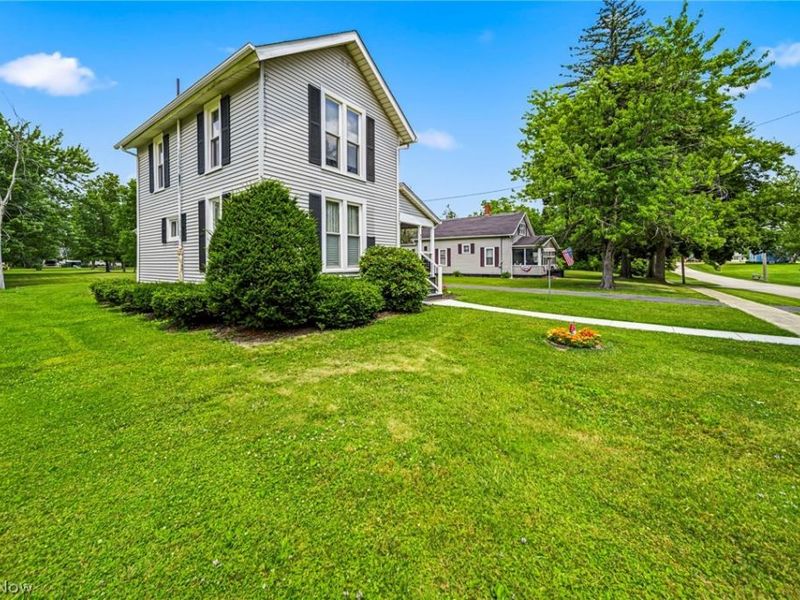 61 Erie Street E, Jefferson, OH 44047 Photo 4