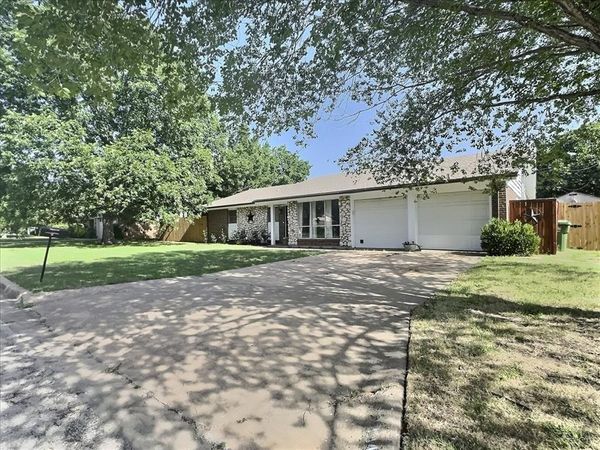 2304 SE 10th, Mineral Wells, TX 76067