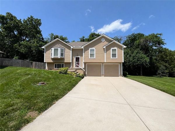 2358 NE Overbrook Drive, Blue Springs, MO 64029