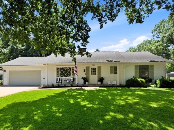 9614 Mohawk Drive, Overland Park, KS 66206