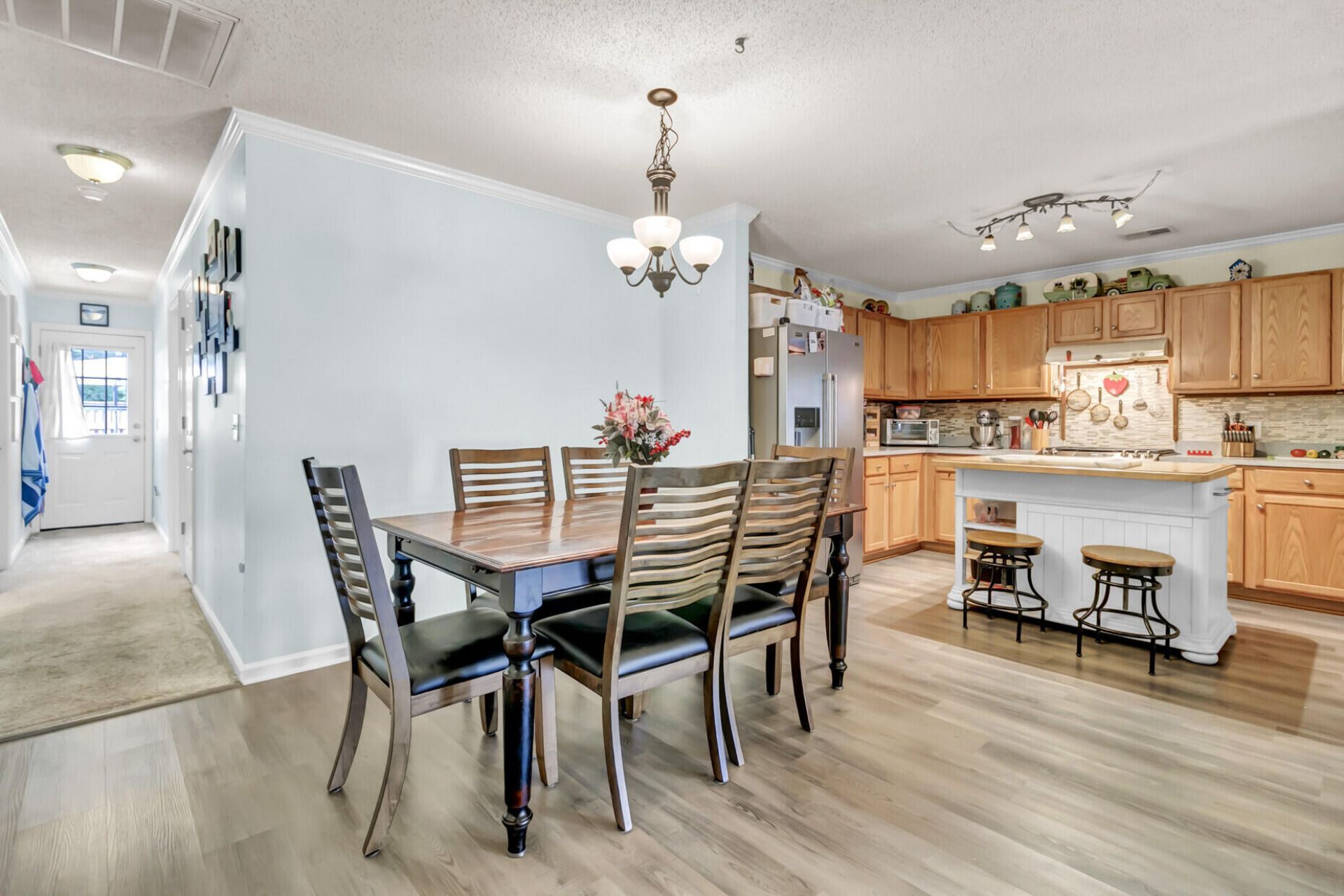 1202 Catbird Court Photo 6