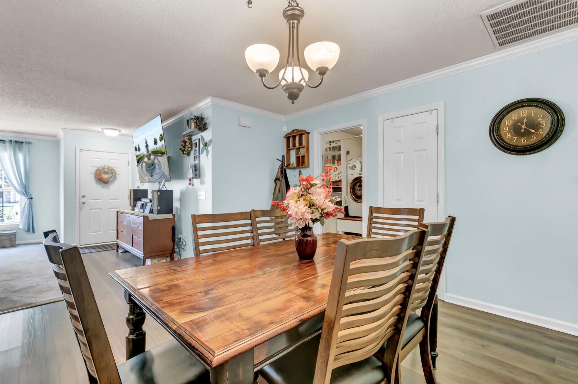 1202 Catbird Court Photo 9