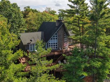 15 Chippewa Point Road E, Hammond, NY 13646
