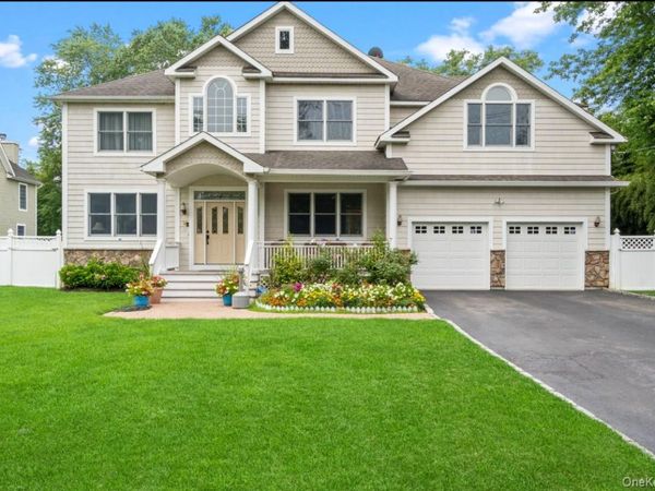 90 Meadow Glen Road , Northport, NY 11754