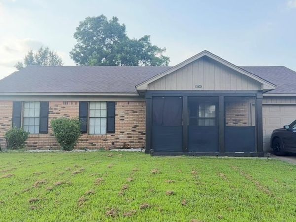 1300 Goodwin Avenue, West Memphis, AR 72301