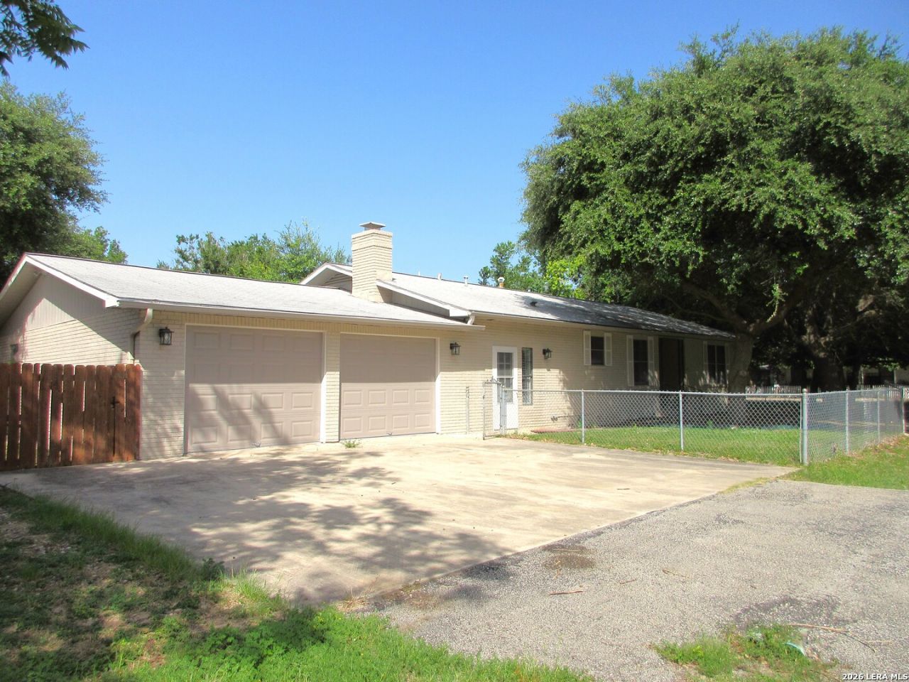 1001 Naples St, Castroville, TX 78009 Main Photo
