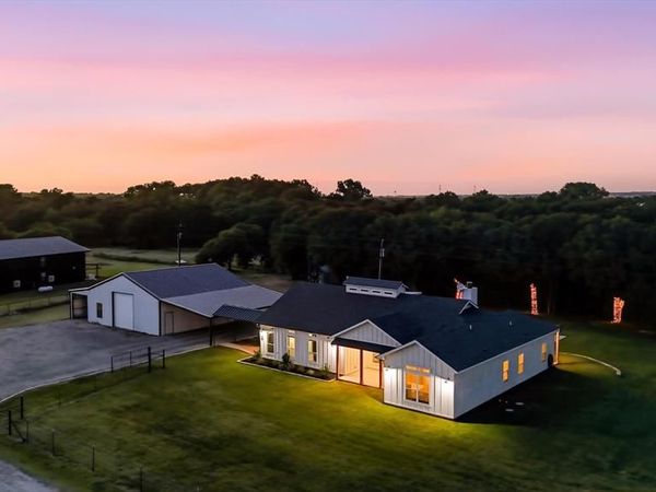 596 County Road 4668 , Rhome, TX 76078