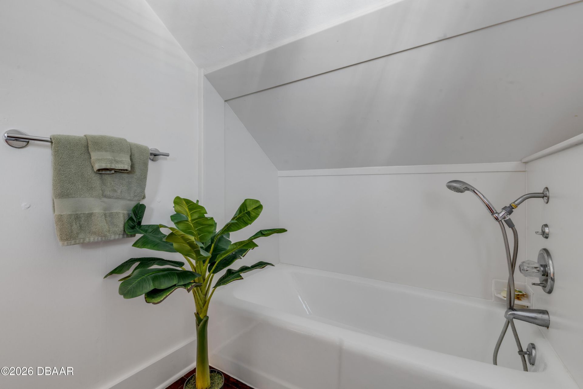315 Due East Street, New Smyrna Beach, FL 32169 Photo