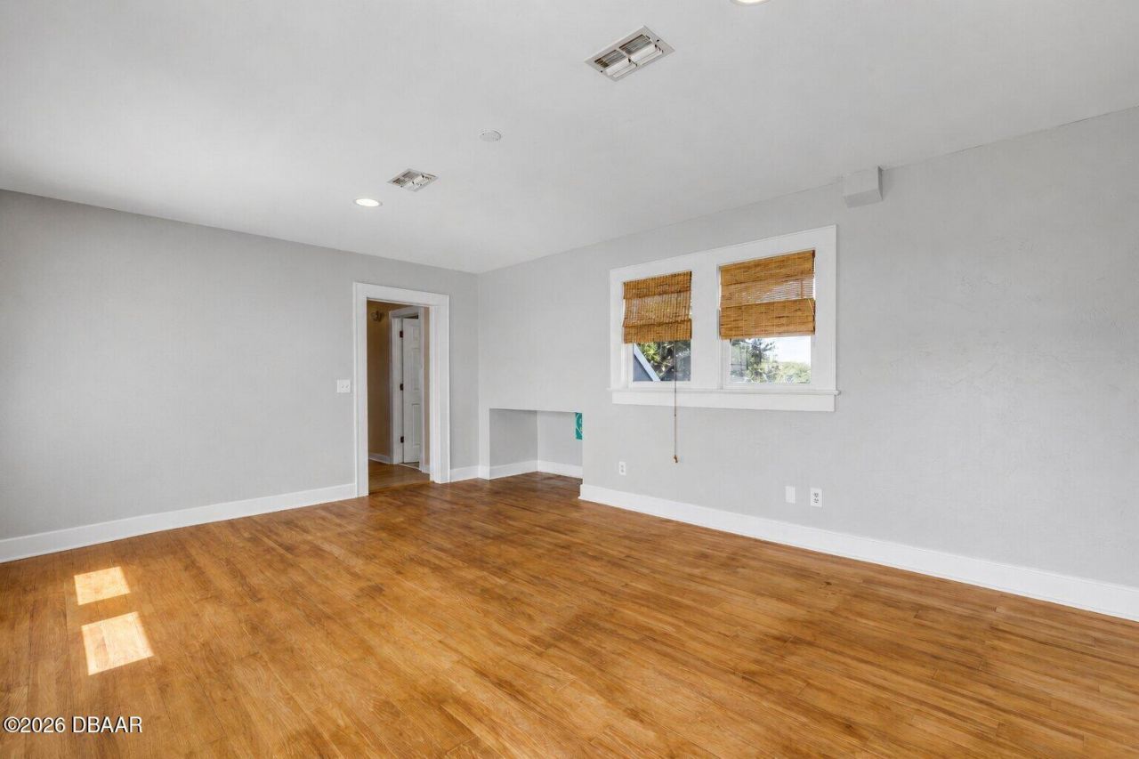 315 Due East Street, New Smyrna Beach, FL 32169 Photo