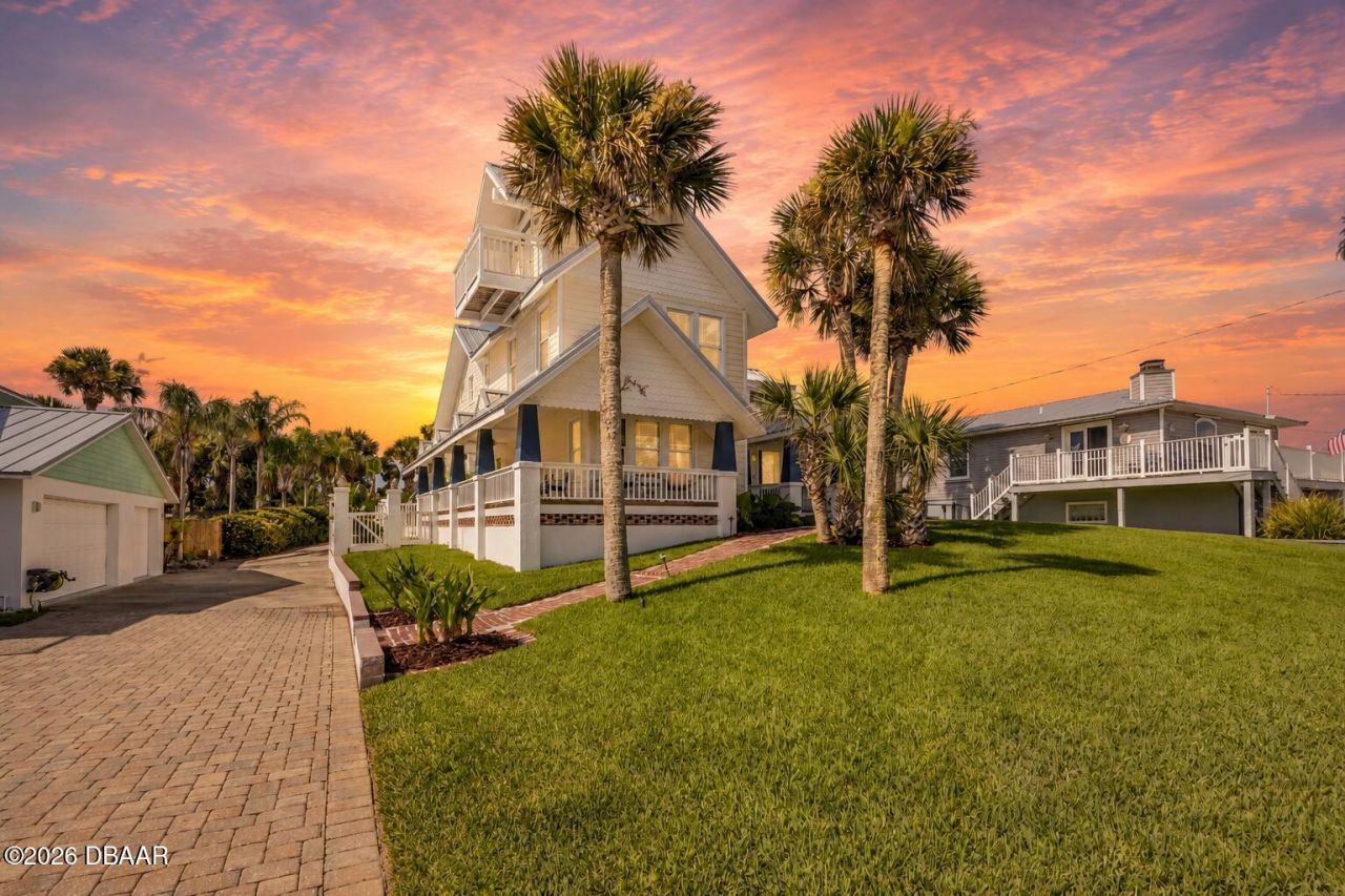 315 Due East Street, New Smyrna Beach, FL 32169 Photo