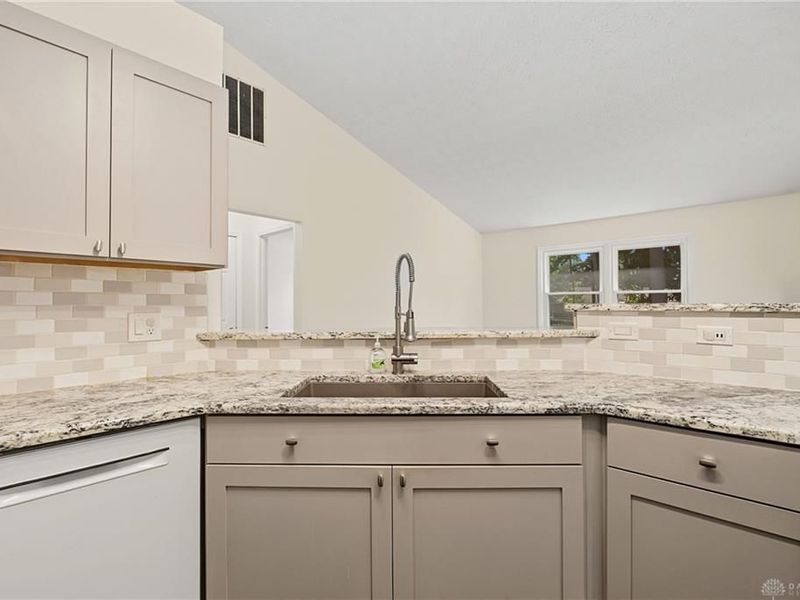10029 Village Tree Court, Miamisburg, OH 45342 Photo 17