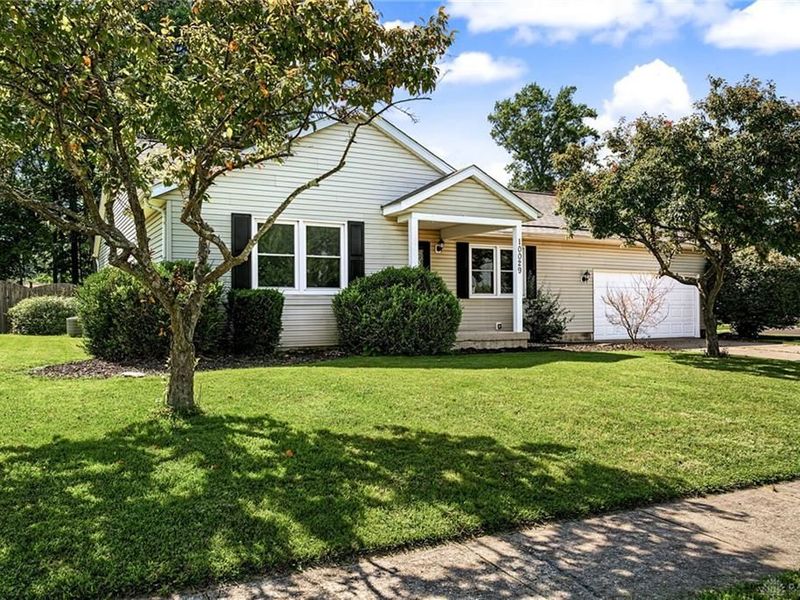 10029 Village Tree Court, Miamisburg, OH 45342 Photo 3
