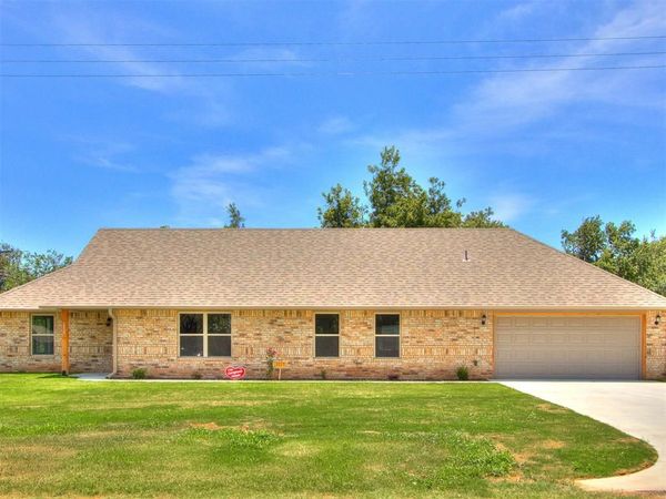 2027 W Nevada Avenue, Chickasha, OK 73018