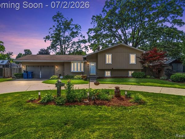 305 East Road, Holly Vlg, MI 48442