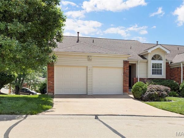 1927 Bennington Common Drive , St Louis, MO 63146