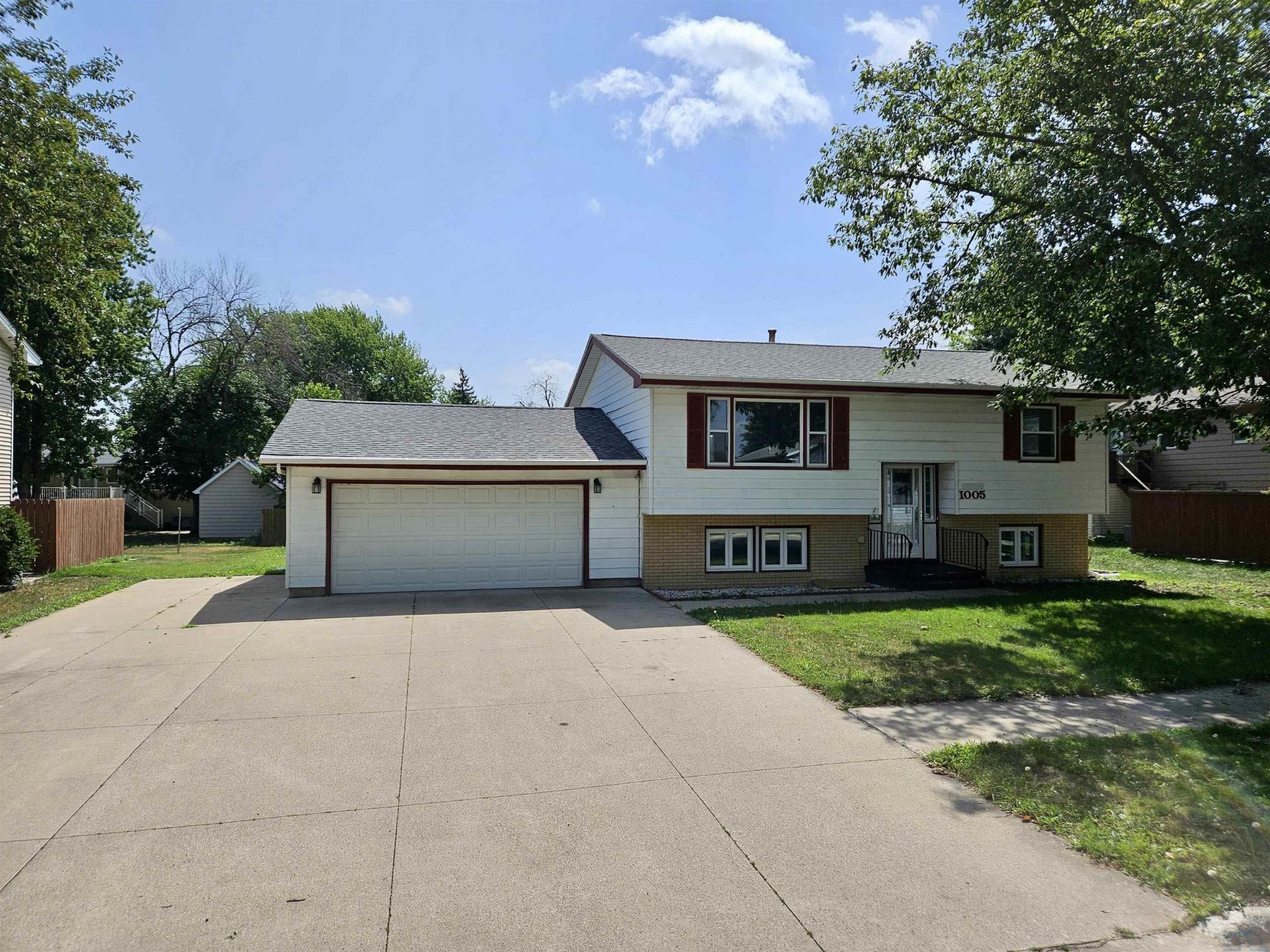 1005 Oak Lane, Storm Lake, IA 50588 Main Photo