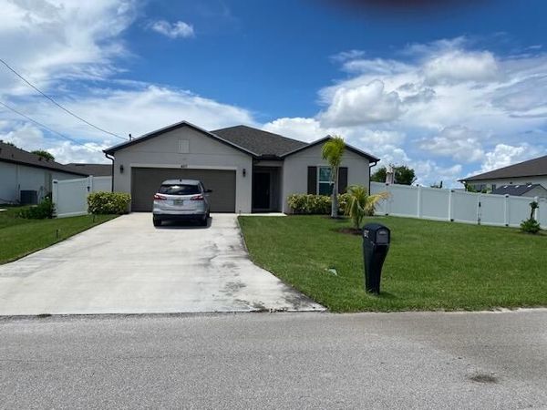 467 SW Jeanne Avenue, Port St. Lucie, FL 34953