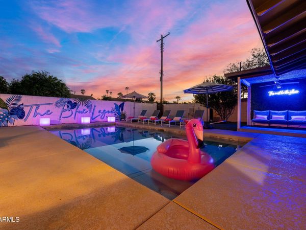 8243 E MONTECITO Avenue, Scottsdale, AZ 85251