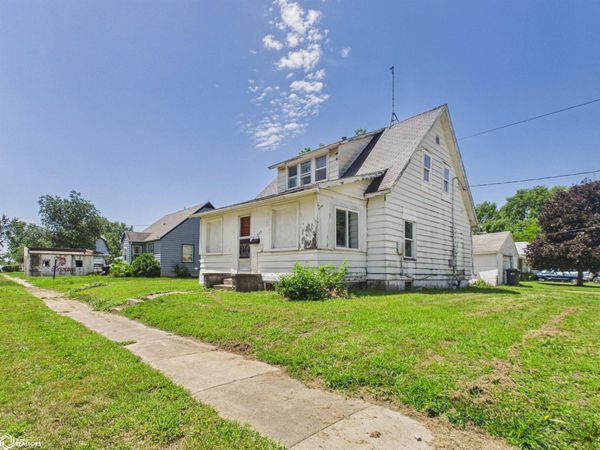903 S 11Th Street, Oskaloosa, IA 52577