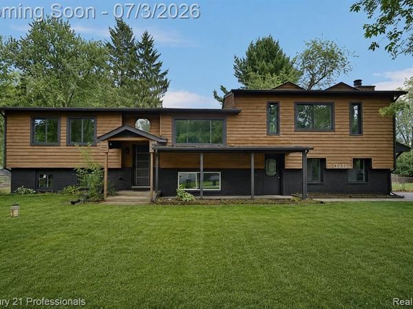 3099 Chenoa Street, Commerce Twp, MI 48382