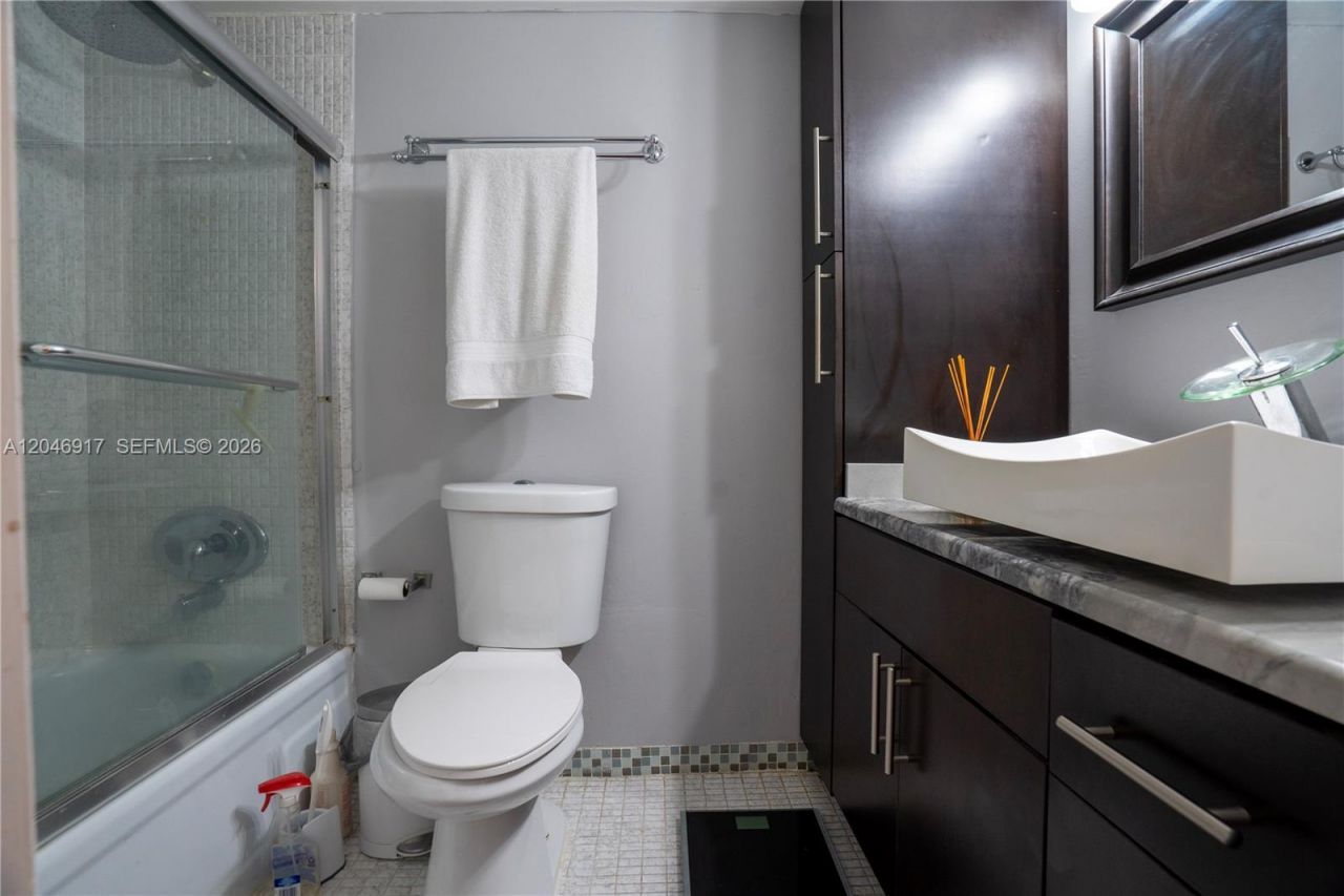 601 Three Islands Blvd , Unit 117, Hallandale Beach, FL 33009 Photo