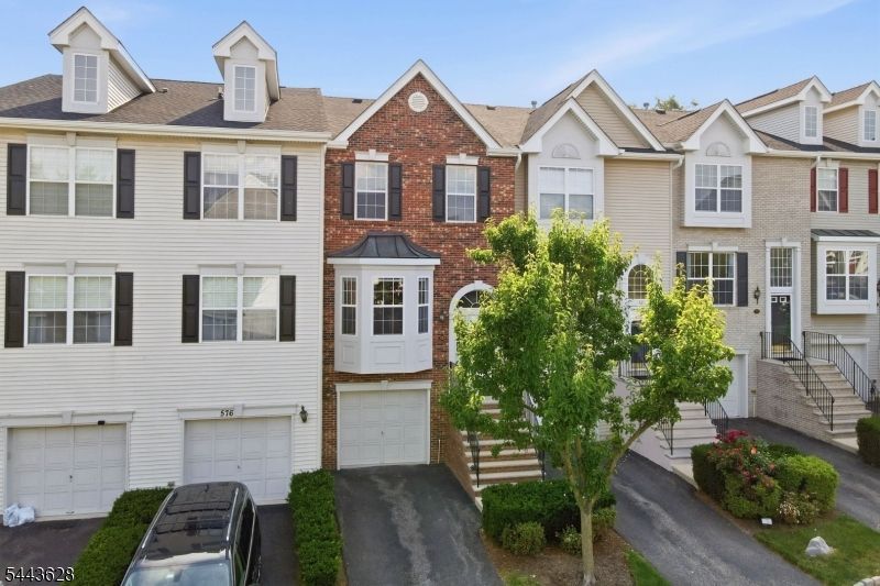 575 Coventry Dr, Nutley, NJ 07110 Main Photo