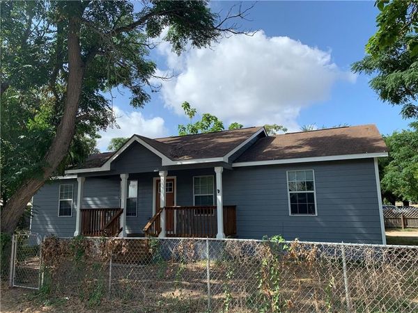 301 Taylor ST, Smithville, TX 78957