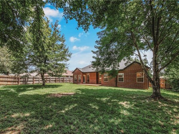 625 Lynn Drive, Pea Ridge, AR 72751