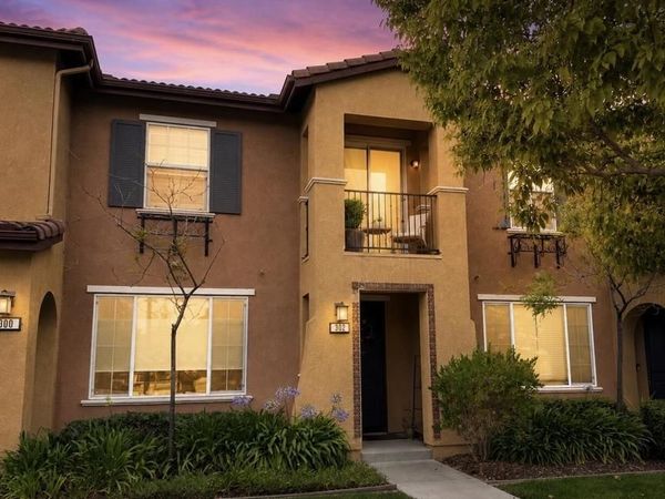 302 Big Sur River Place, Oxnard, CA 93036
