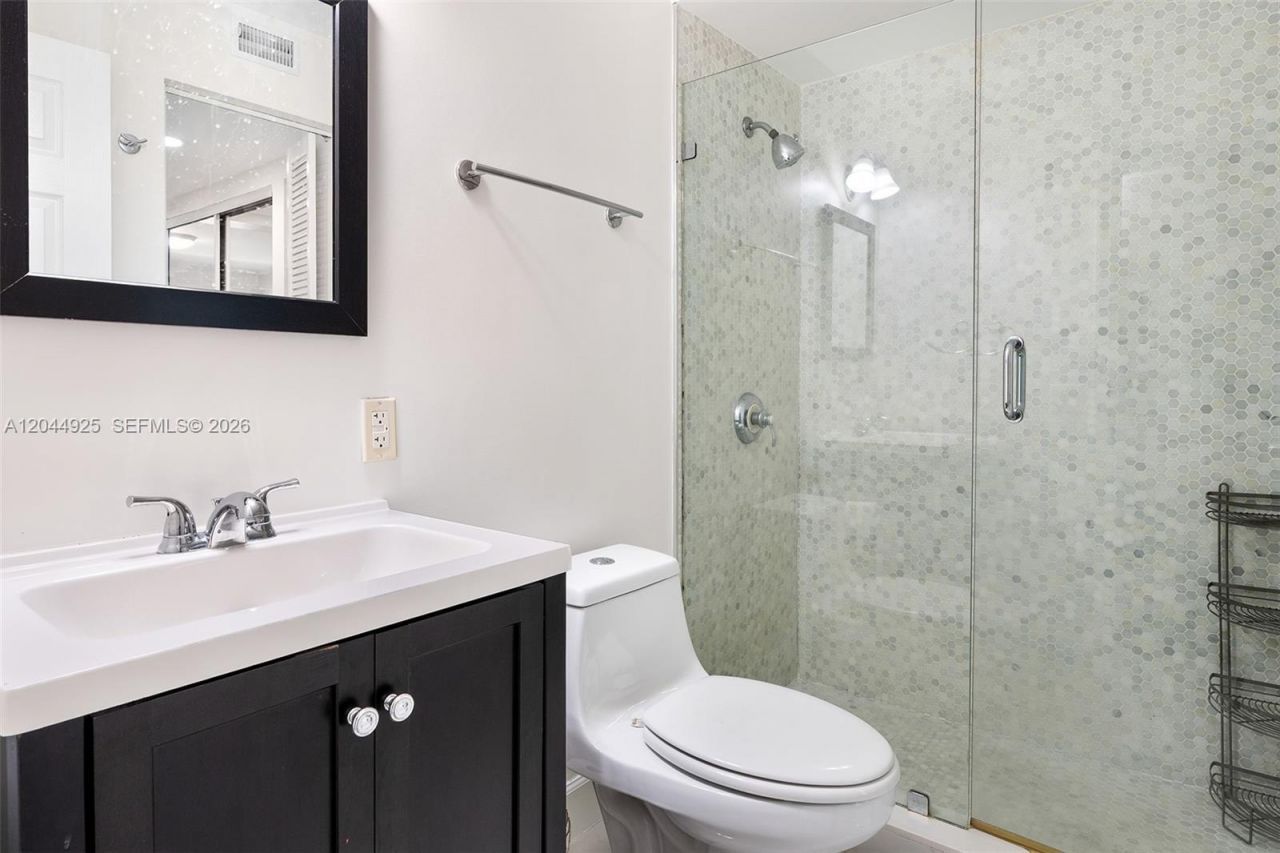 405 N Hibiscus Dr, Unit 204, Miami Beach, FL 33139 Photo