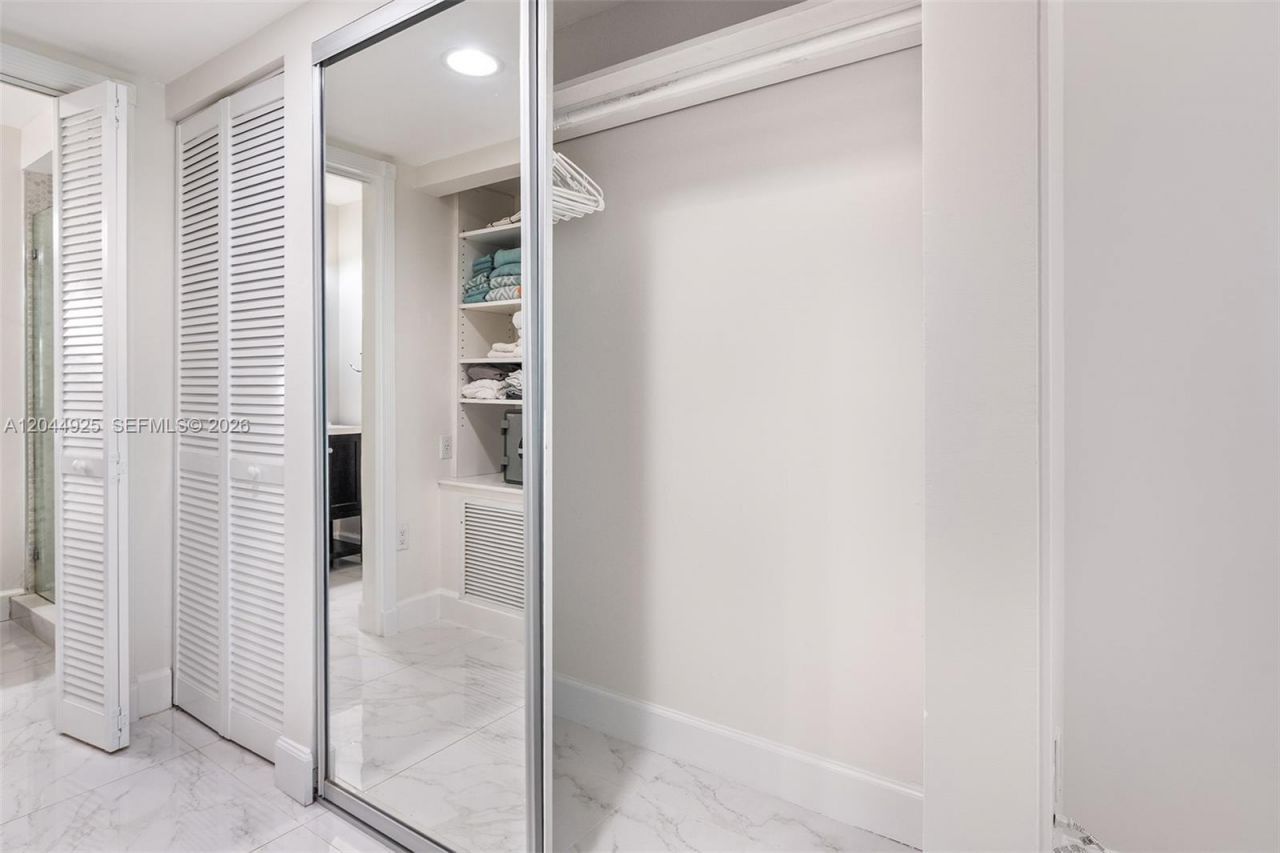 405 N Hibiscus Dr, Unit 204, Miami Beach, FL 33139 Photo