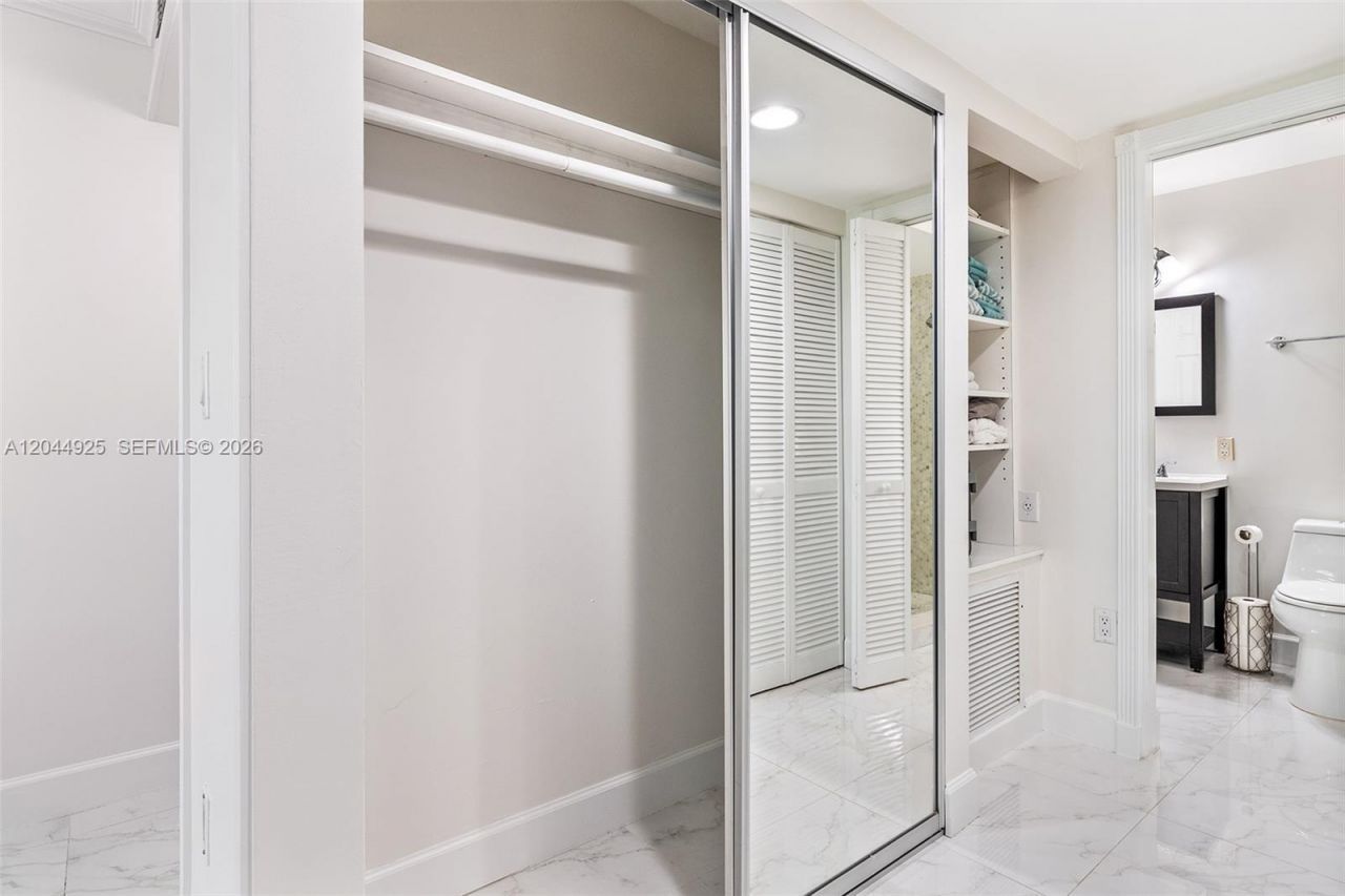 405 N Hibiscus Dr, Unit 204, Miami Beach, FL 33139 Photo