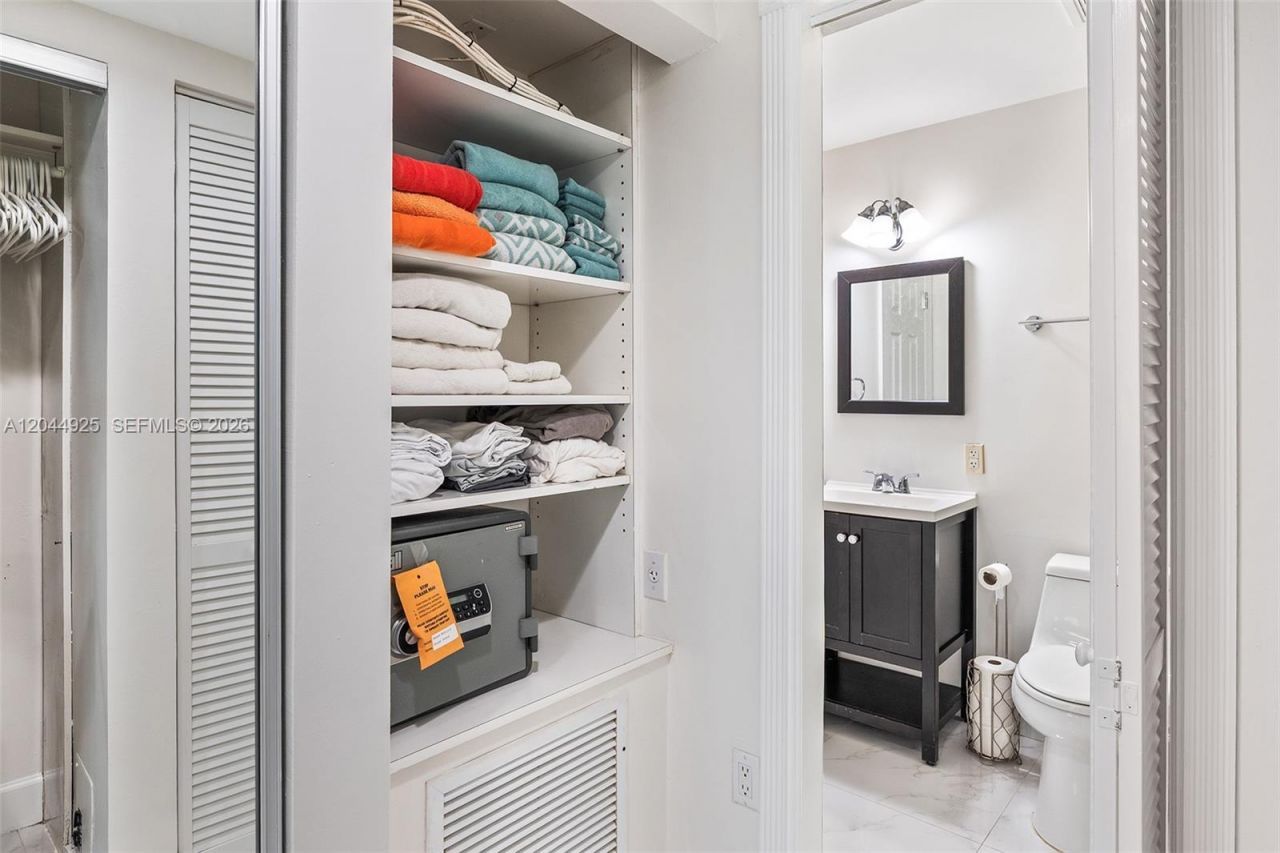 405 N Hibiscus Dr, Unit 204, Miami Beach, FL 33139 Photo