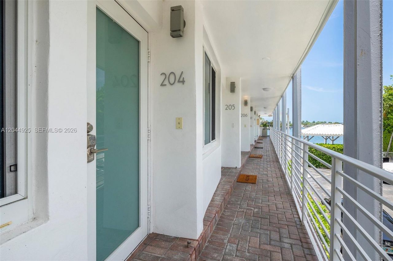 405 N Hibiscus Dr, Unit 204, Miami Beach, FL 33139 Photo