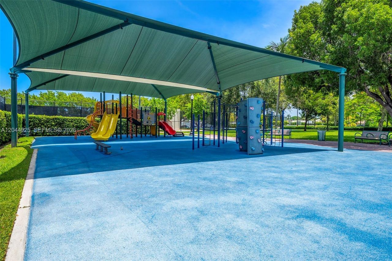 405 N Hibiscus Dr, Unit 204, Miami Beach, FL 33139 Photo