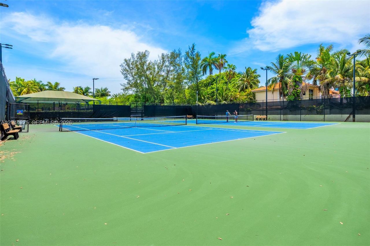 405 N Hibiscus Dr, Unit 204, Miami Beach, FL 33139 Photo