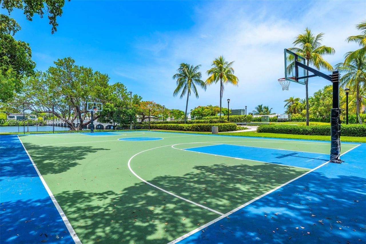 405 N Hibiscus Dr, Unit 204, Miami Beach, FL 33139 Photo