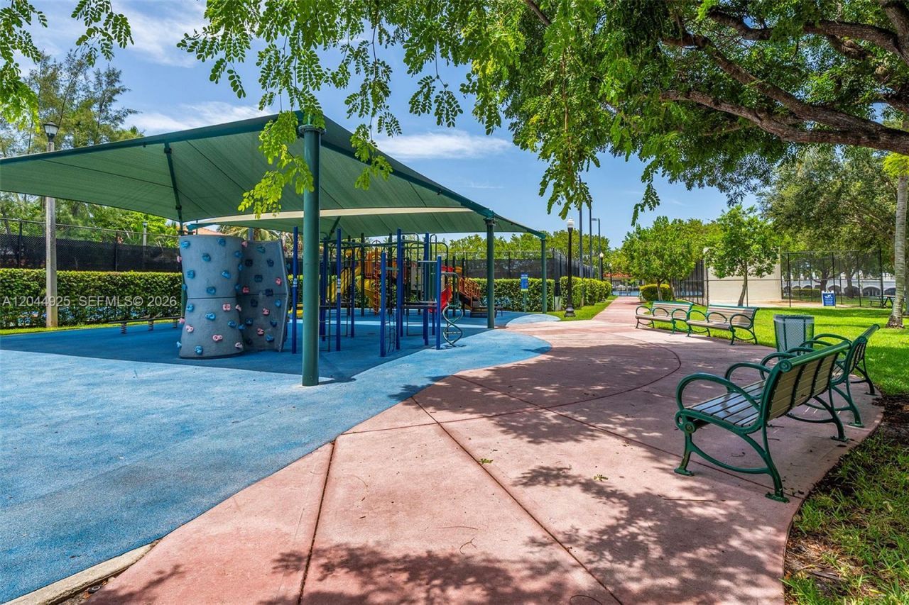 405 N Hibiscus Dr, Unit 204, Miami Beach, FL 33139 Photo