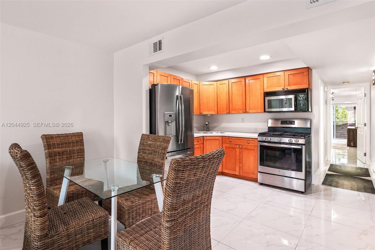 405 N Hibiscus Dr, Unit 204, Miami Beach, FL 33139 Photo