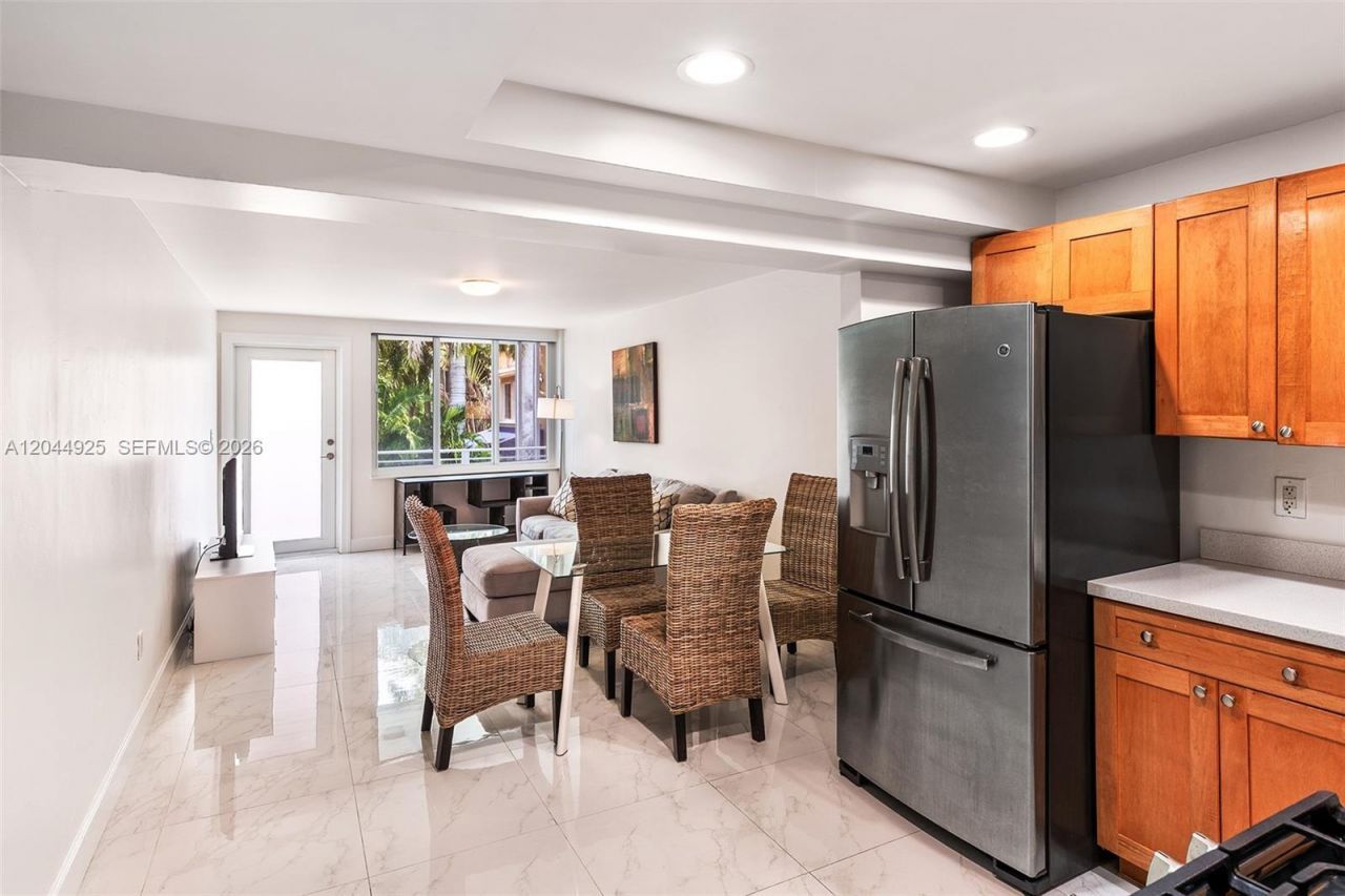 405 N Hibiscus Dr, Unit 204, Miami Beach, FL 33139 Photo