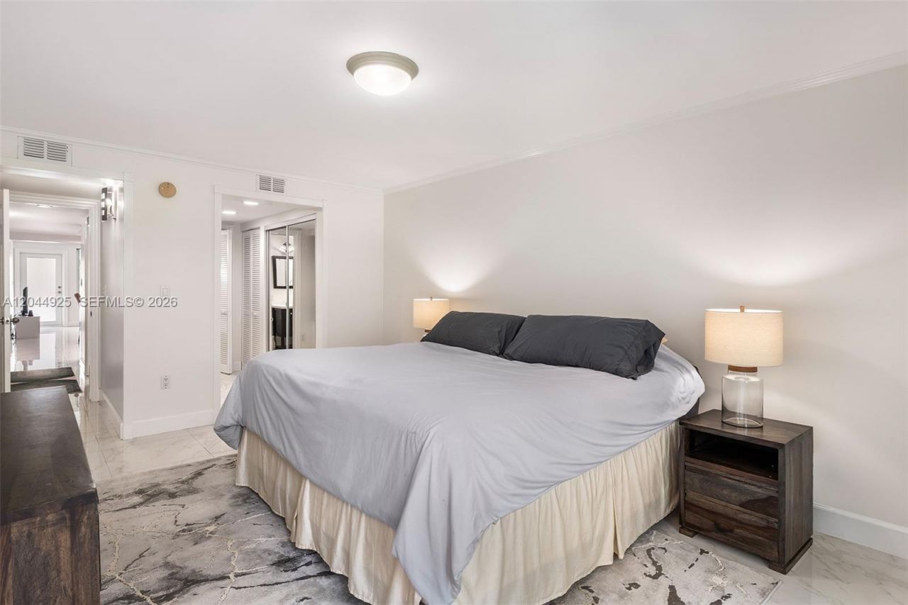 405 N Hibiscus Dr, Unit 204, Miami Beach, FL 33139 Photo