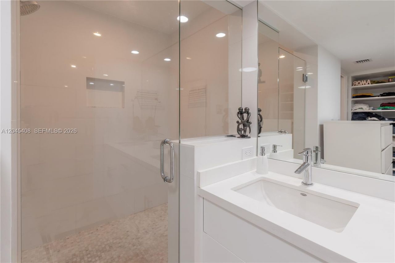 151 Crandon Blvd , Unit 122, Key Biscayne, FL 33149 Photo