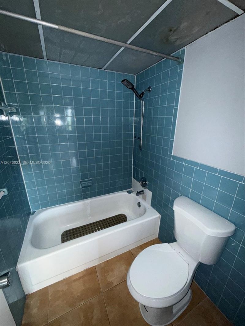 6960 Miami Gardens Dr, Unit 2-431A, Hialeah, FL 33015 Photo